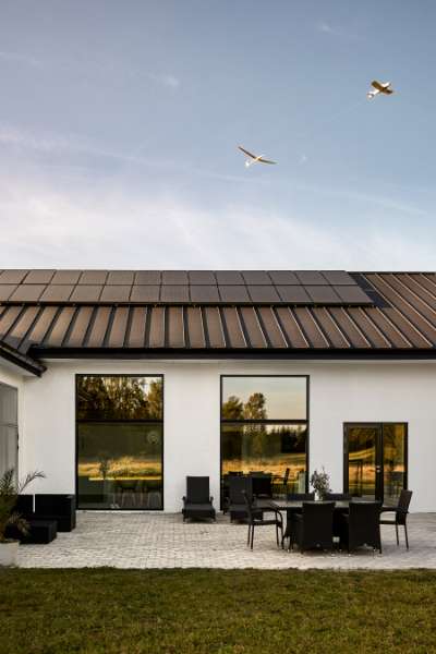 Stilren liebhaverbolig ved Hillerød styrkes med stålprofiler på taget, Hanebjergvej 3, 3400 Hillerød